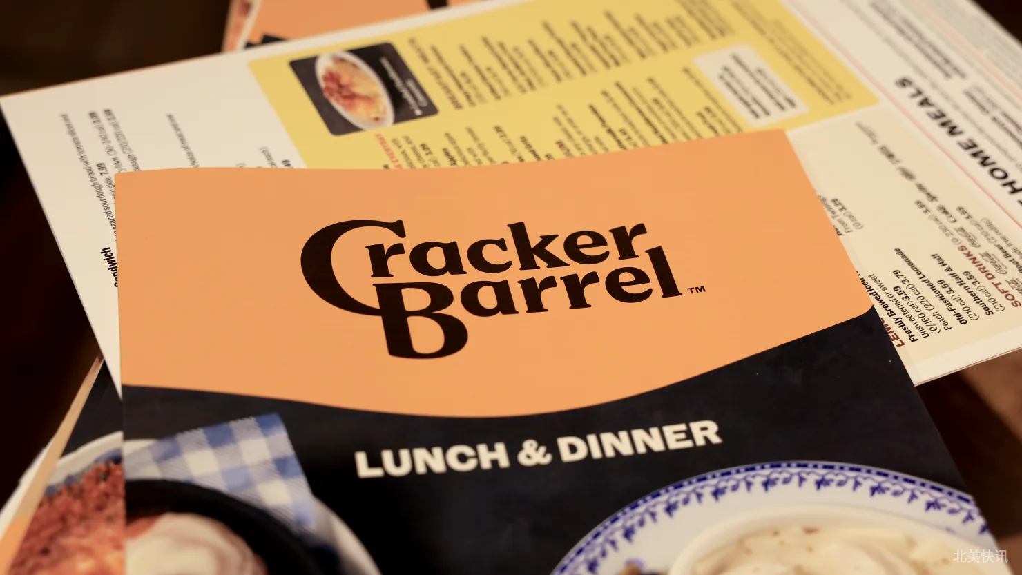 Cracker Barrel回应品牌重塑争议：赫歇尔叔叔不会离开，经典美式风情依旧