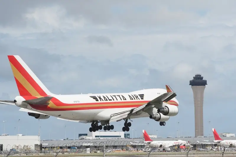 ✈️😱【全美航班大削减！政府停摆35天创纪录】