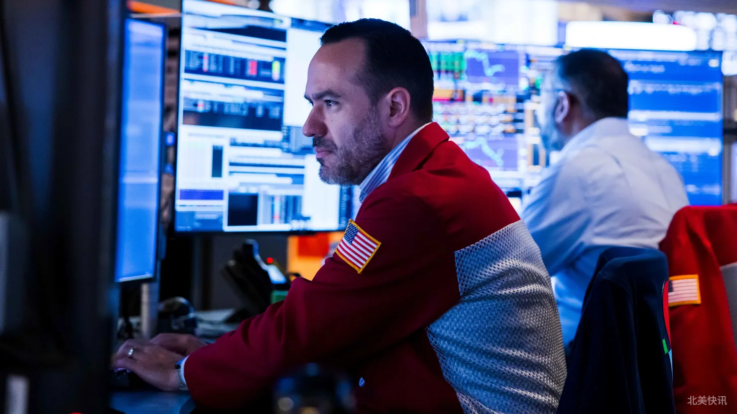 美股全线下跌，AI概念股估值压力加剧