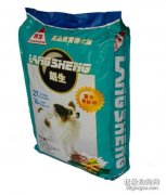 狗狗什么時候可以吃幼犬糧、成犬糧、老年犬糧？