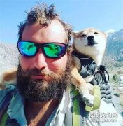 柴柴因失去眼睛變得抑郁，主人就背著它一起徒步“看”世界...