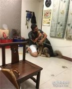 做錯事被煉！委屈塞爸爸懷里上演“竇娥冤”…