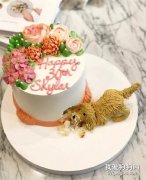 網友給女友做了個驚喜蛋糕，可狗砸看到后很生氣...