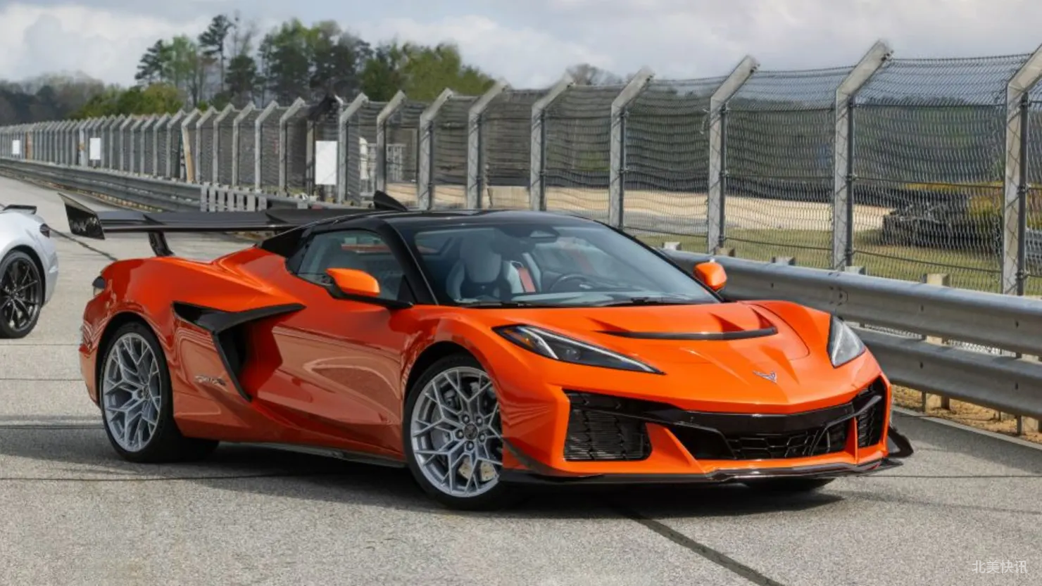 通用汽车推出全新Corvette ZR1X混动超跑 性能再创新高