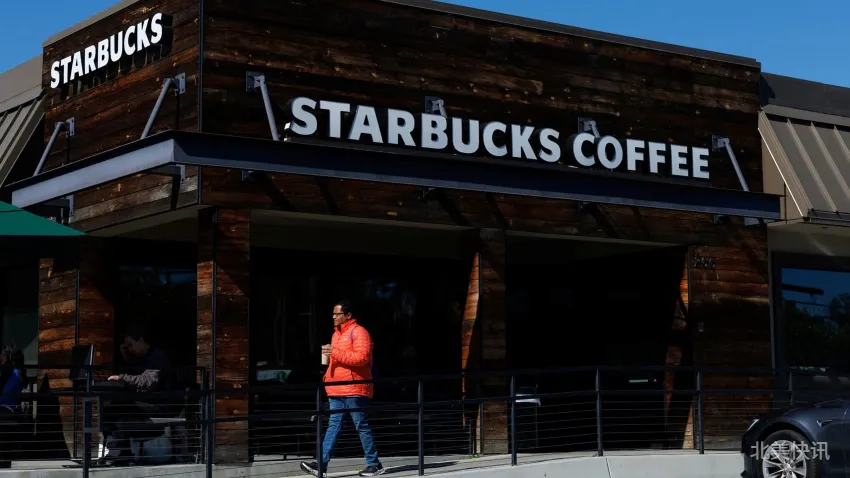 ☕️🤖 星巴克引入AI咖啡师助手！35家门店本月试点