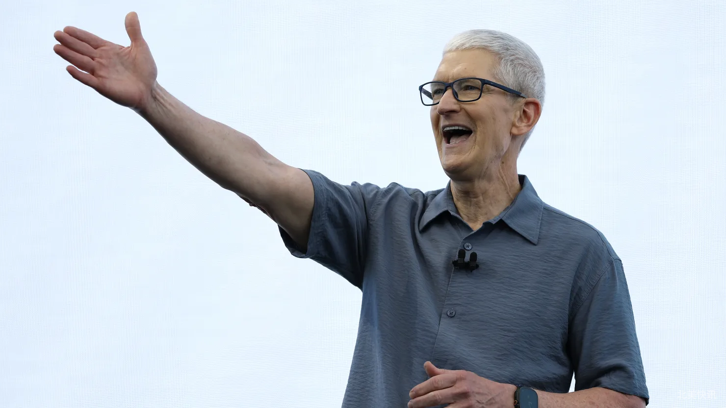 苹果WWDC 2024：全新设计语言“Liquid Glass”亮相，AI进展缓慢引失望