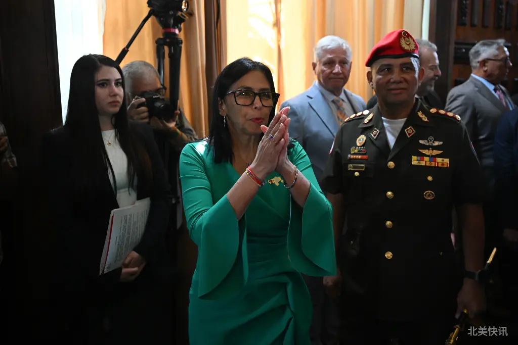 委内瑞拉副总统德尔西·罗德里格斯在马杜罗被捕后宣誓就任临时总统