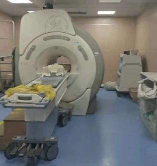 😱 武汉男子称头部被固定困在核磁共振机6小时！涉事两医生被停职