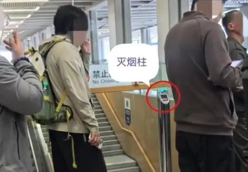🚬 高铁站台成露天“吸烟室”，铁路局回应：站台不属于禁烟区域
