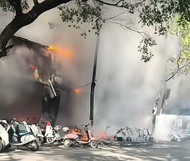 🔥 湖南平江一店铺起火致3死，嫌疑人因纠纷纵火当场身亡