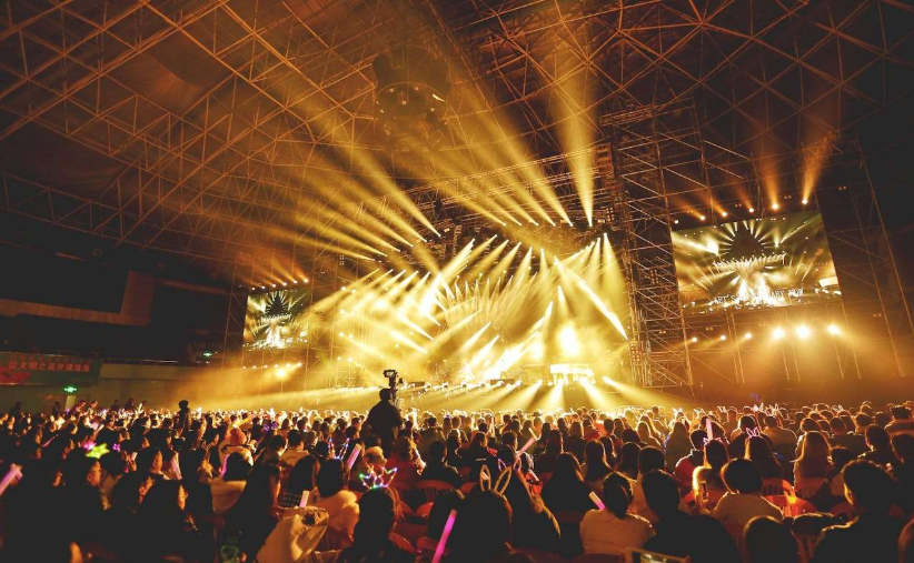 大学四六级英语作文必备话题｜《追星现象的思考》结构解析+高分范文全攻略