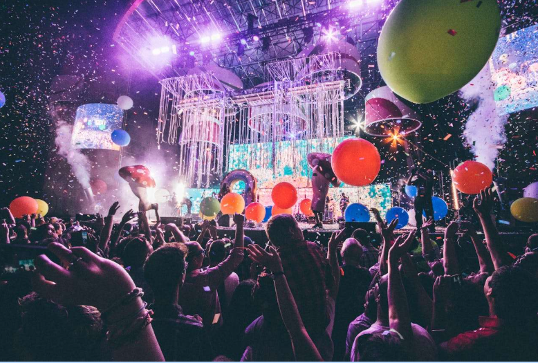 大学四六级英语作文热点策略｜《校园文化节邀请通知》高分范文与表达结构深度解析