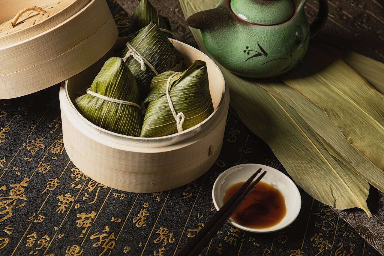 用英语讲中国传统文化|端午节：赛龙舟迎传统