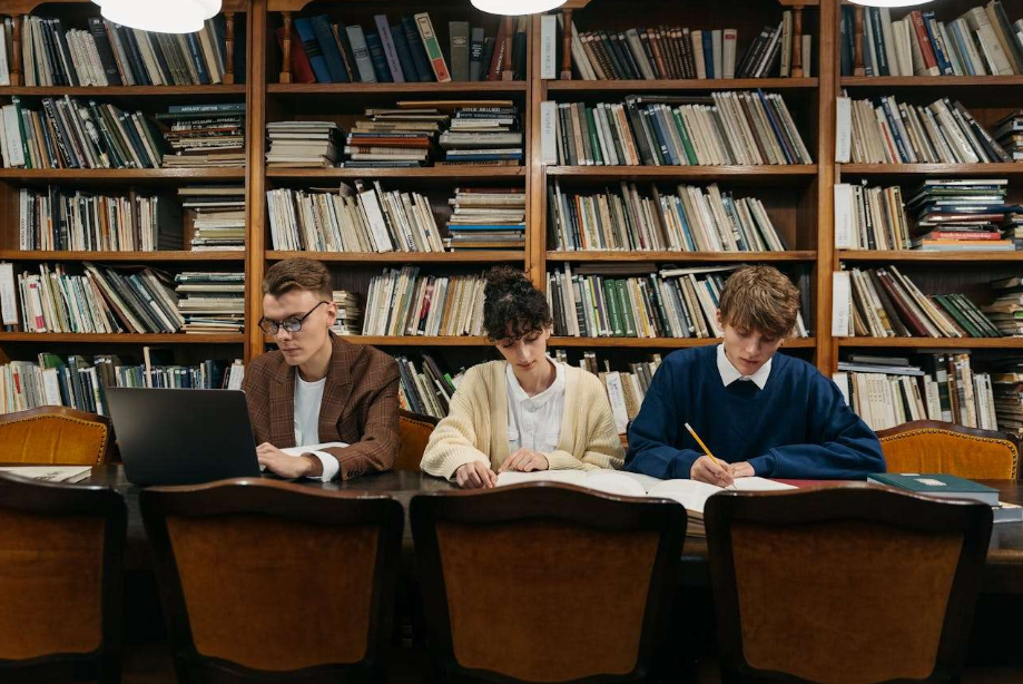 大学四六级英语写作实用攻略｜《大学期间保持心理健康的重要性》高分范文及全解析（150-200词）