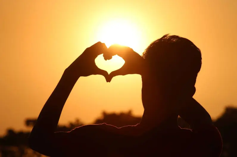 外刊热句精读：“Sometimes, letting go is the most loving thing you can do.” —— 因爱释怀，温柔放手