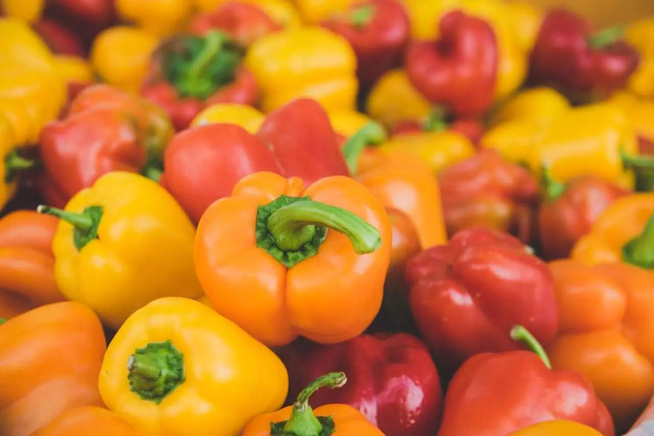 水滴英语小短文，用阅读记住10000单词（蔬菜类主题 peppers 彩椒，高效记单词） 