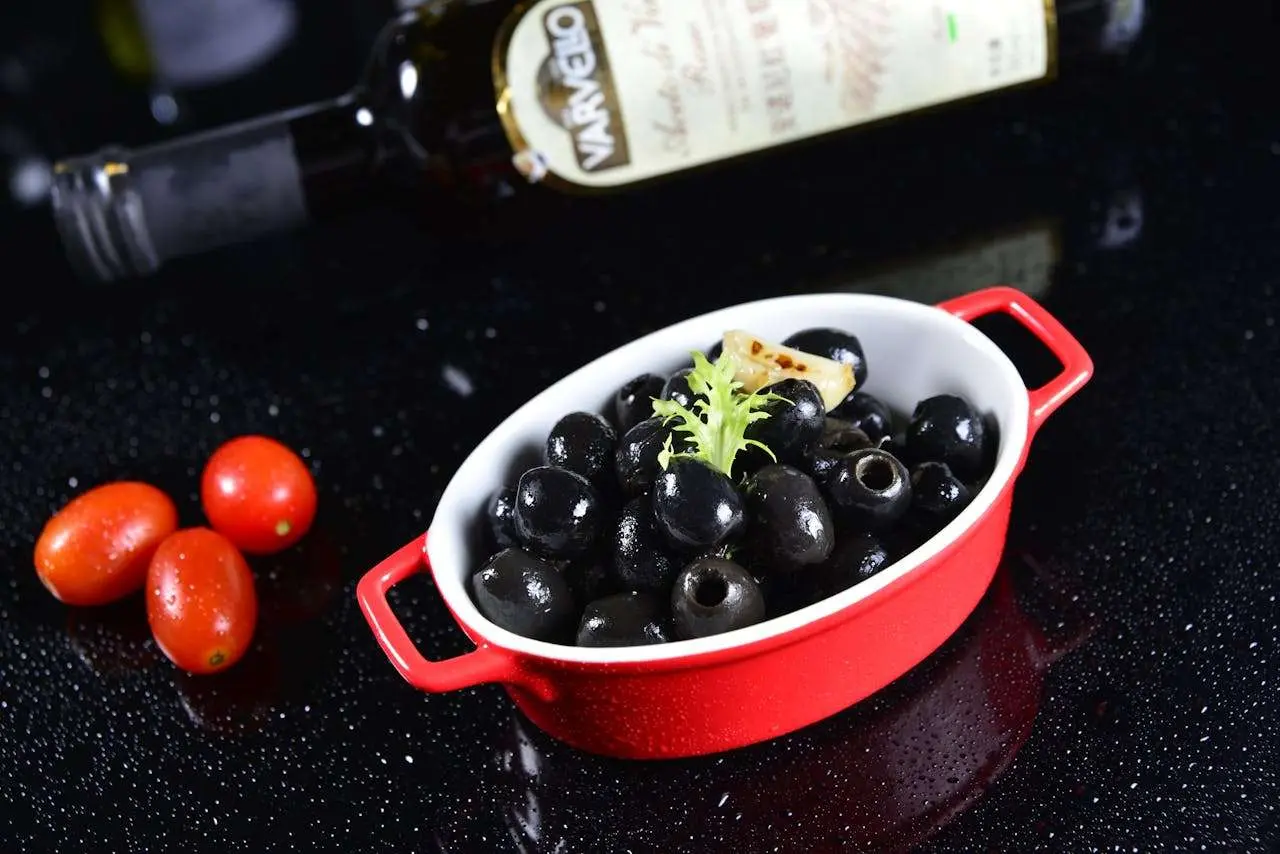 水滴英语小短文，用阅读记住10000单词（食品类主题 Black Olives 黑橄榄，轻松记单词）