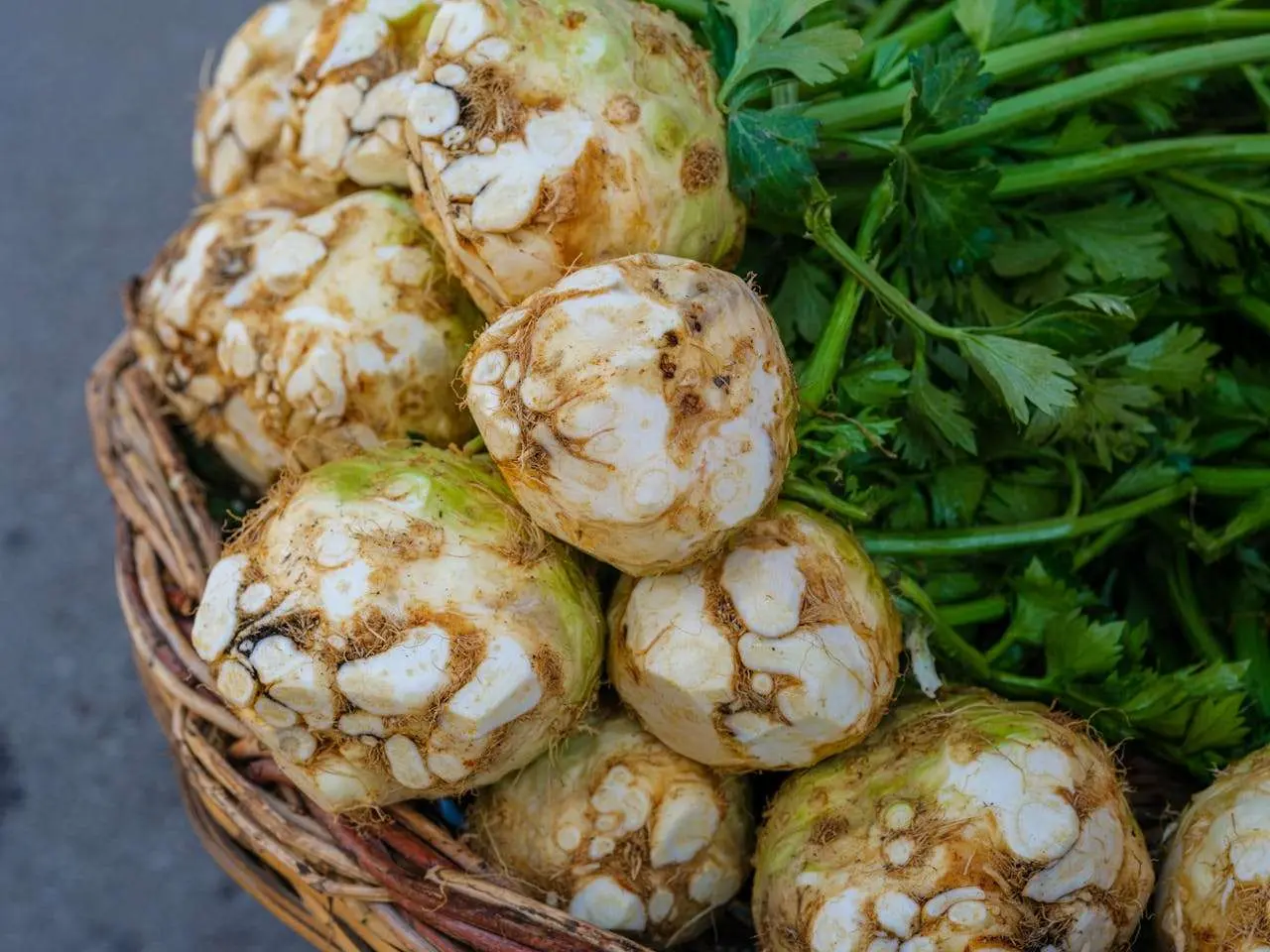 水滴英语小短文，用阅读记住10000单词（蔬菜类主题 celeriac 块根芹，高效记单词）