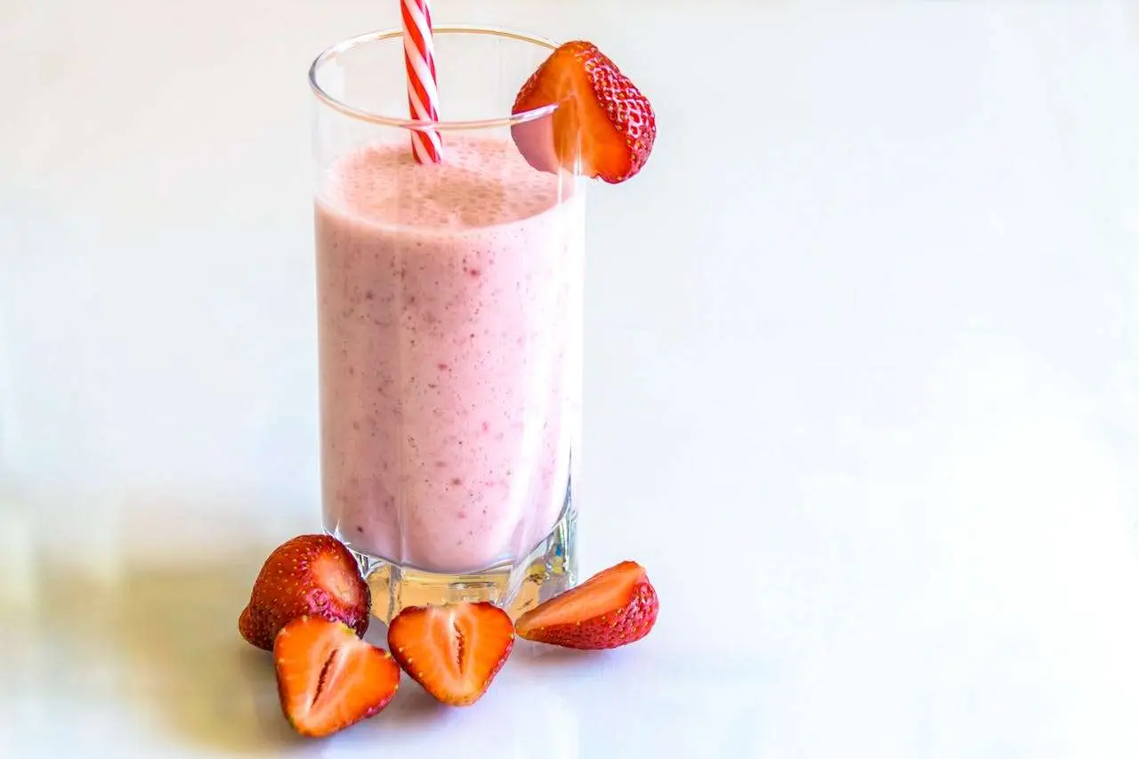 水滴英语小短文，用阅读记住10000单词（饮料类主题 strawberry smoothie 草莓思慕雪，高效记单词）