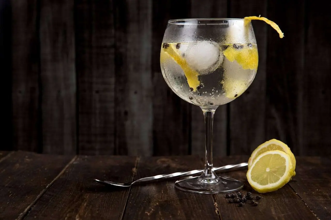 水滴英语小短文，用阅读记住10000单词（酒类主题 gin and tonic 金汤力，高效记单词）