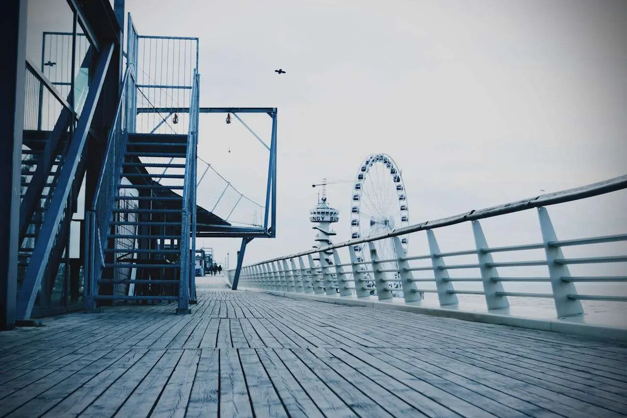 水滴英语小短文，用阅读记住10000单词（建筑领域主题 railing 栏杆，高效记单词）