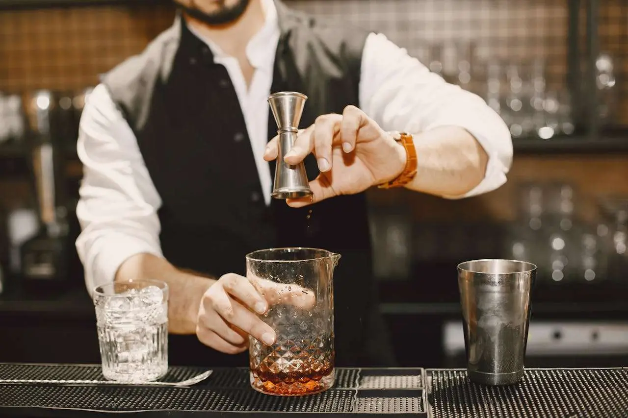 水滴英语小短文，用阅读记住10000单词（酒类主题 rum and cola 朗姆酒加可乐，高效记单词）