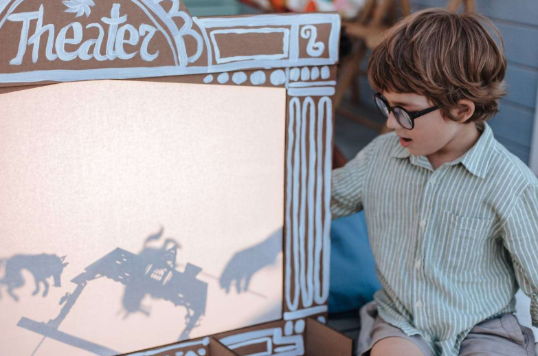 用英语讲中国传统文化｜皮影戏——用光与双手讲故事的艺术(民间艺术)