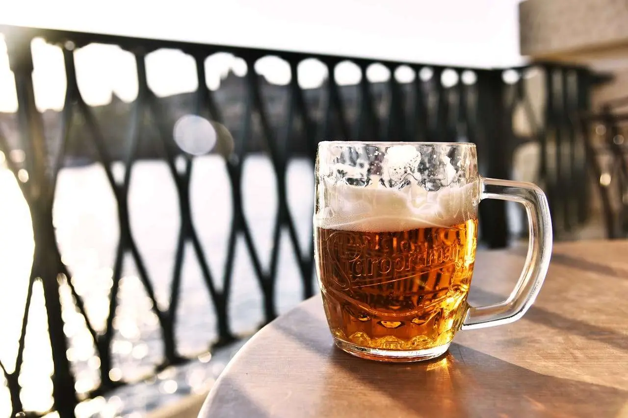 水滴英语小短文，用阅读记住10000单词（酒吧主题 beer 啤酒，高效记单词）