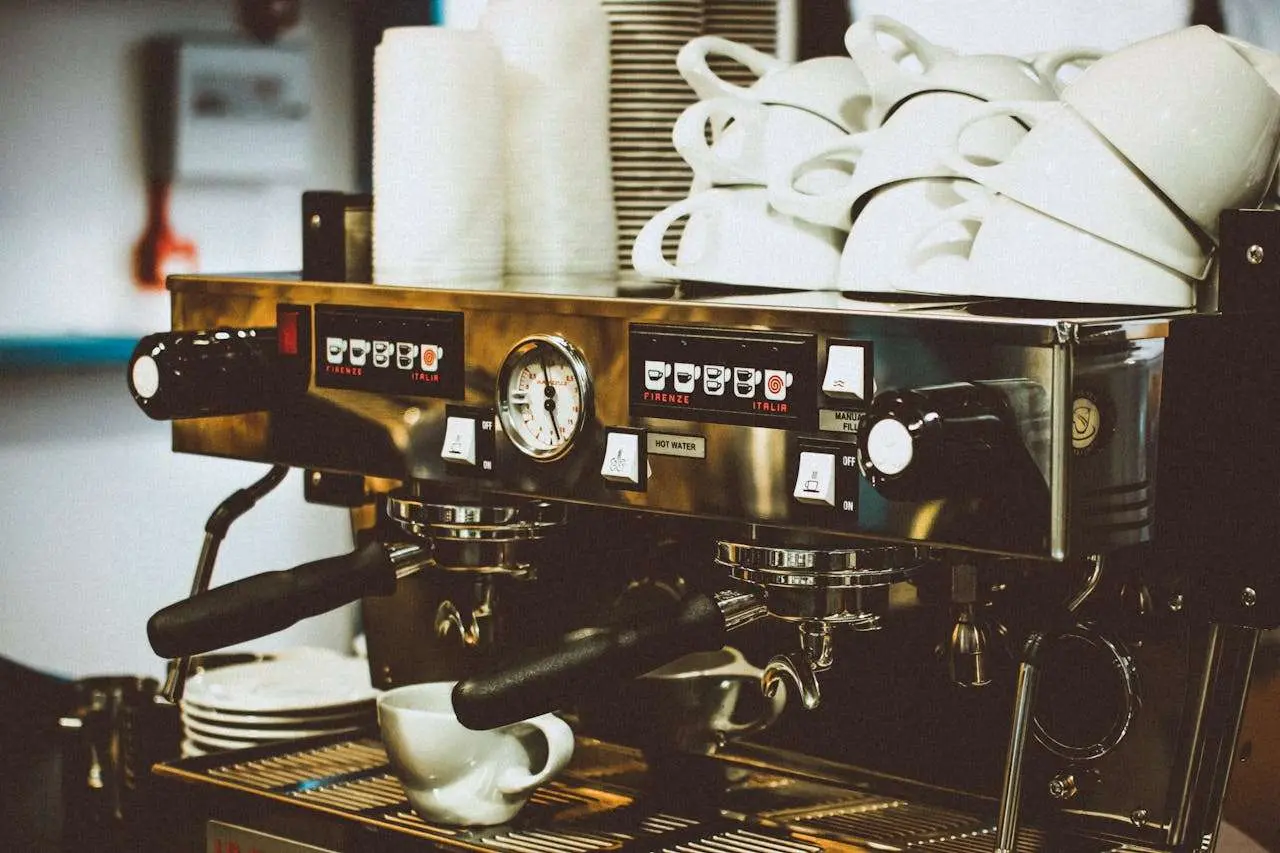 水滴英语小短文，用阅读记住10000单词（厨房电器主题 coffee machine 咖啡机，高效记单词）