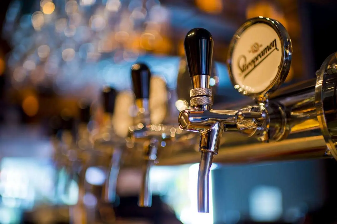 水滴英语小短文，用阅读记住10000单词（酒吧主题 beer tap 啤酒龙头，高效记单词）