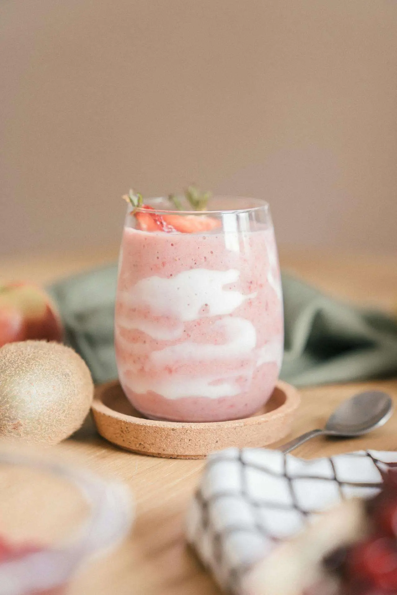 水滴英语小短文，用阅读记住10000单词（饮料类主题 strawberry milkshake 草莓奶昔，高效记单词）