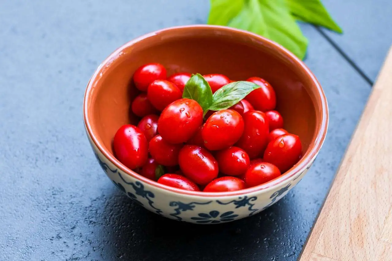 水滴英语小短文，用阅读记住10000单词（蔬菜类主题 plum tomatoes 李子形番茄，高效记单词）