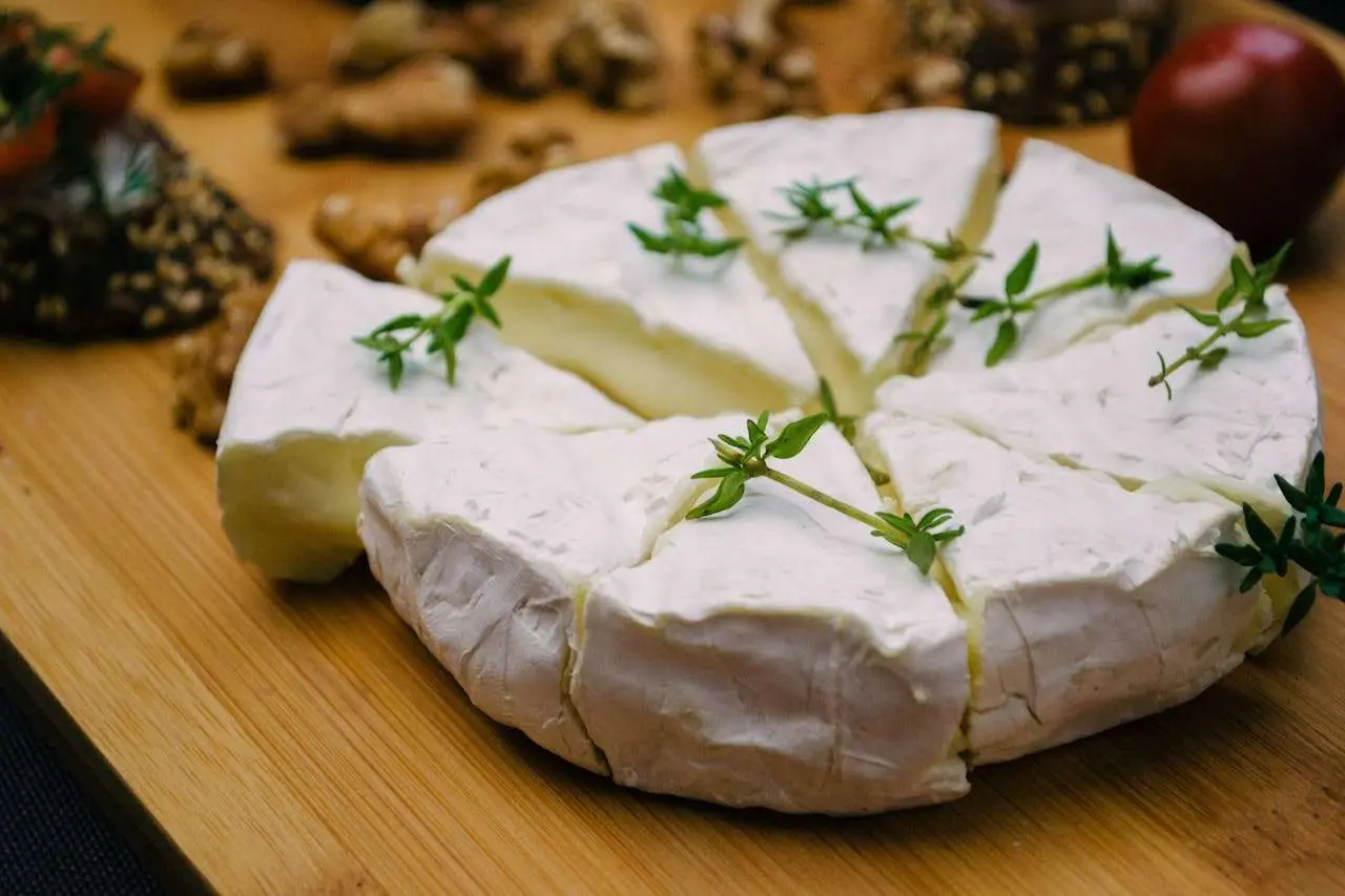 水滴英语小短文，用阅读记住10000单词（奶制品主题 Camembert 卡门贝尔奶酪，高效记单词）