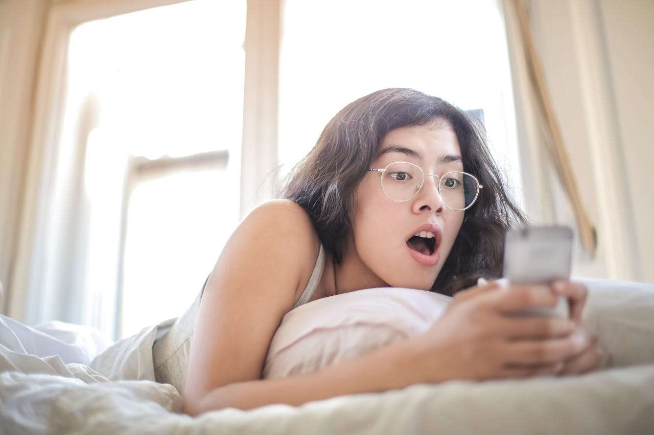 水滴英语小短文，用阅读记住10000单词（情绪表达主题 shocked 震惊的，高效记单词）