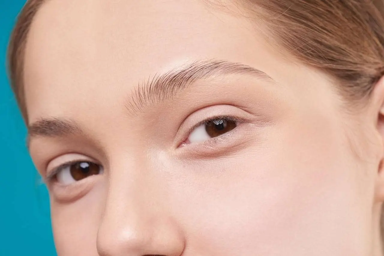 水滴英语小短文，用阅读记住10000单词（人体部位主题 Eyelid 眼睑，高效记单词）