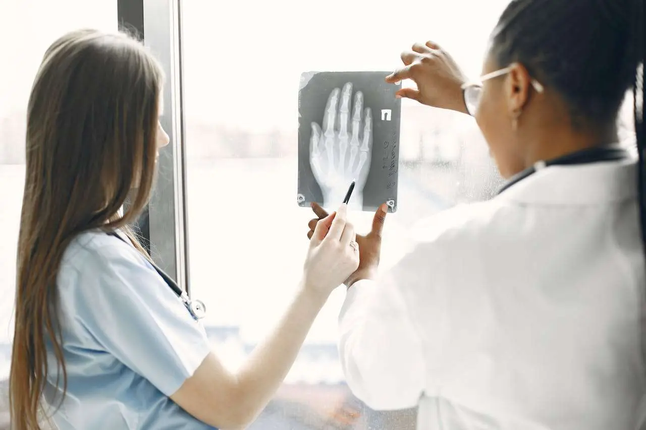 水滴英语小短文，用阅读记住10000单词（人体骨骼主题 phalanges 指骨，高效记单词）