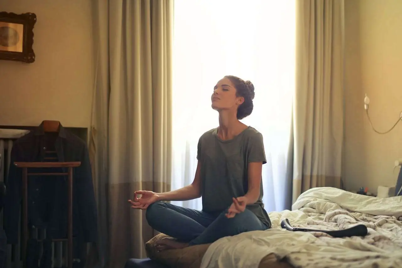 水滴英语美文阅读｜静下来，听见内心的声音 Be Still and Hear Your Inner Voice
