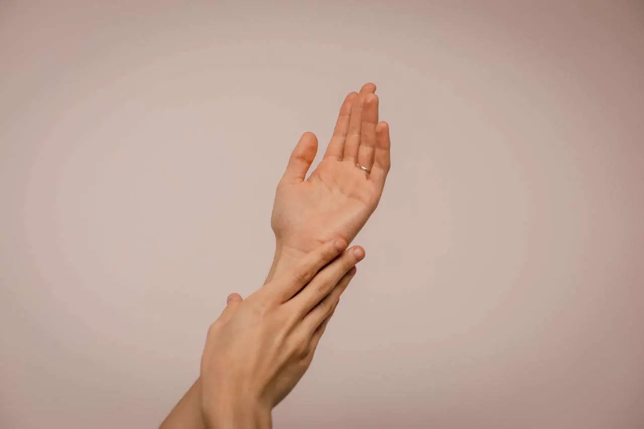 水滴英语小短文，用阅读记住10000单词（人体部位主题 Wrist 手腕，高效记单词）