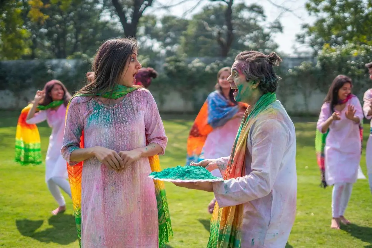 水滴英语小短文，用阅读记住10000单词（节日主题 Holi 胡里节，高效记单词）