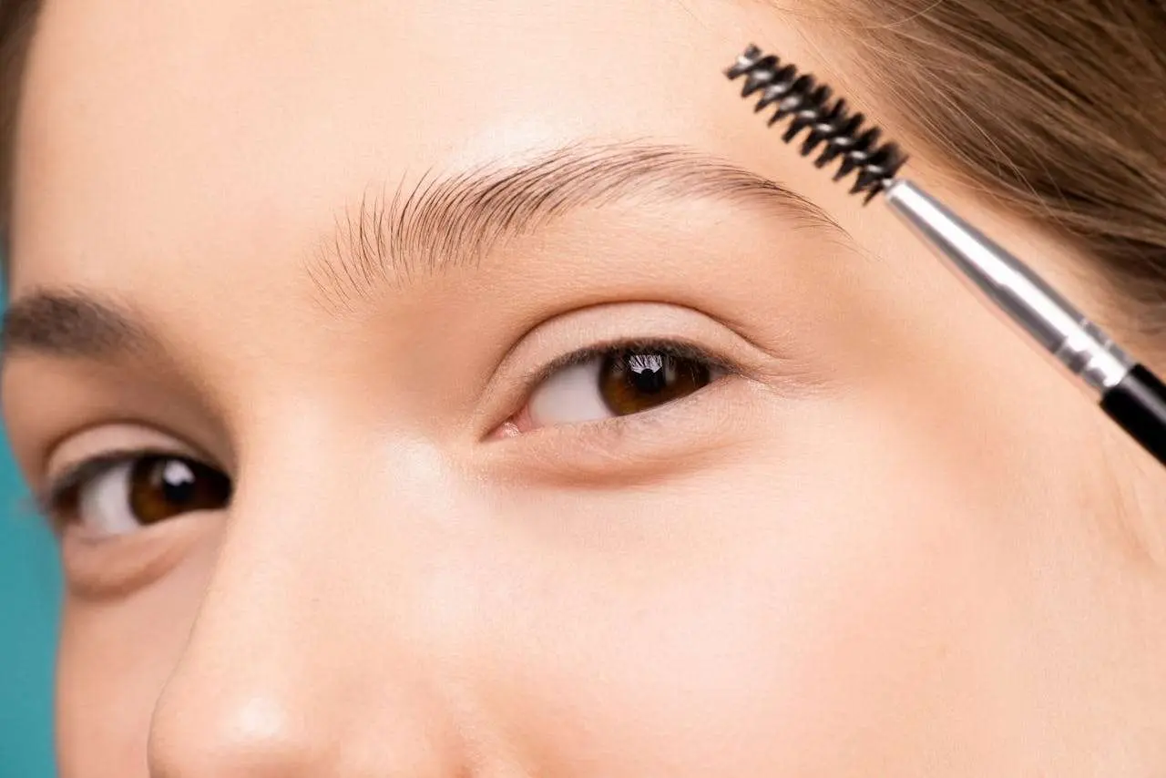 水滴英语小短文，用阅读记住10000单词（人体部位主题 Eyebrow 眉毛，高效记单词）