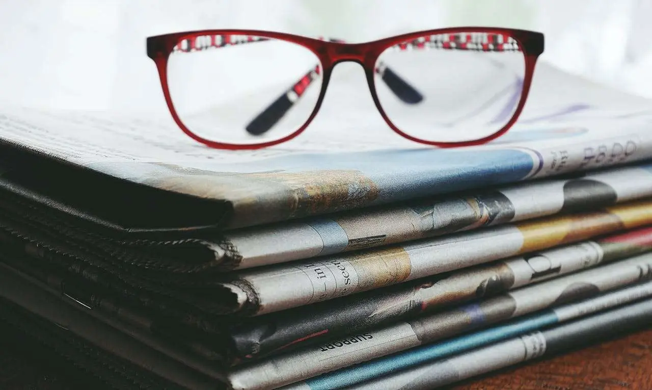 水滴英语小短文，用阅读记住10000单词（日常生活主题 to read a newspaper 读报，高效记单词）