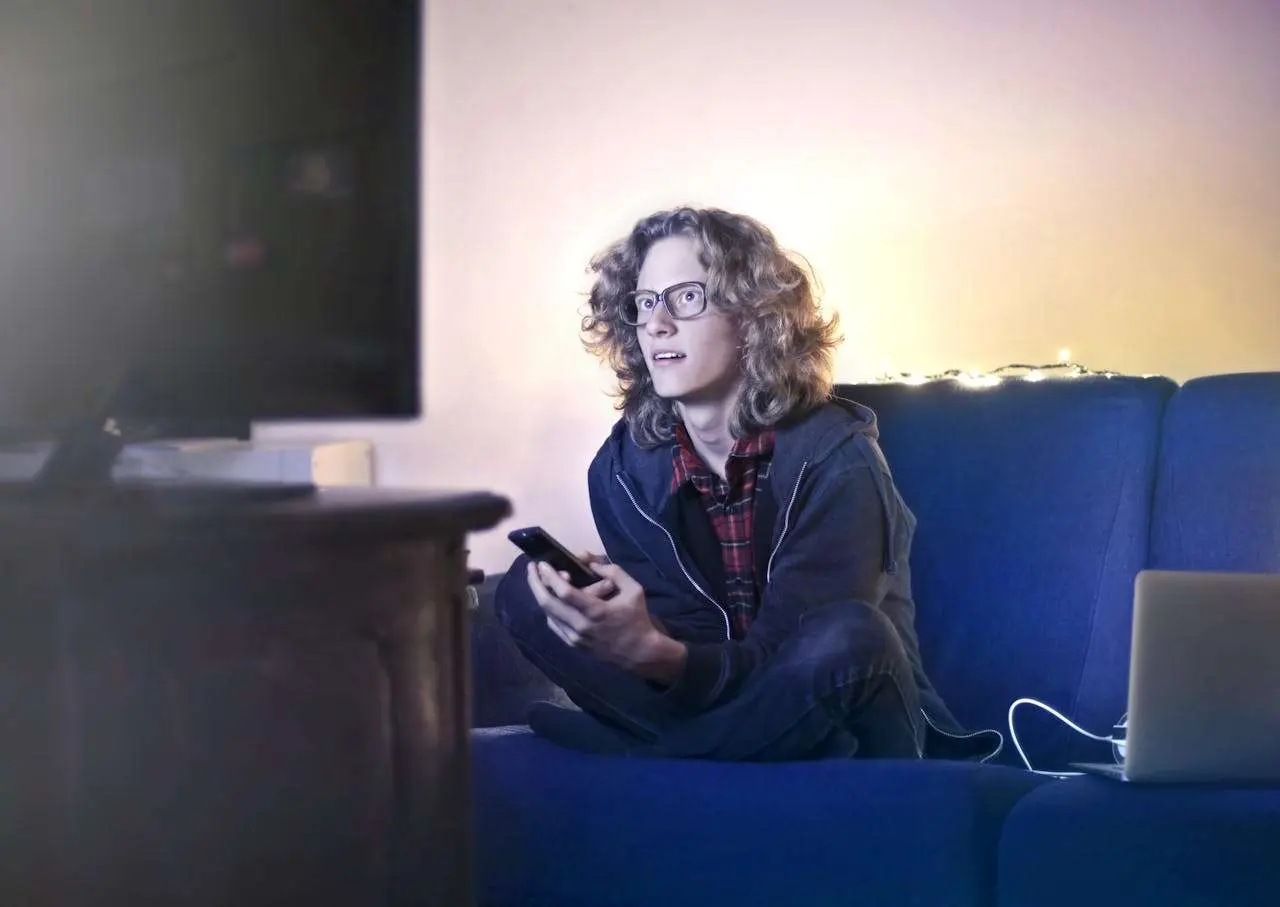 水滴英语小短文，用阅读记住10000单词（日常生活主题To watch TV 看电视，高效记单词）