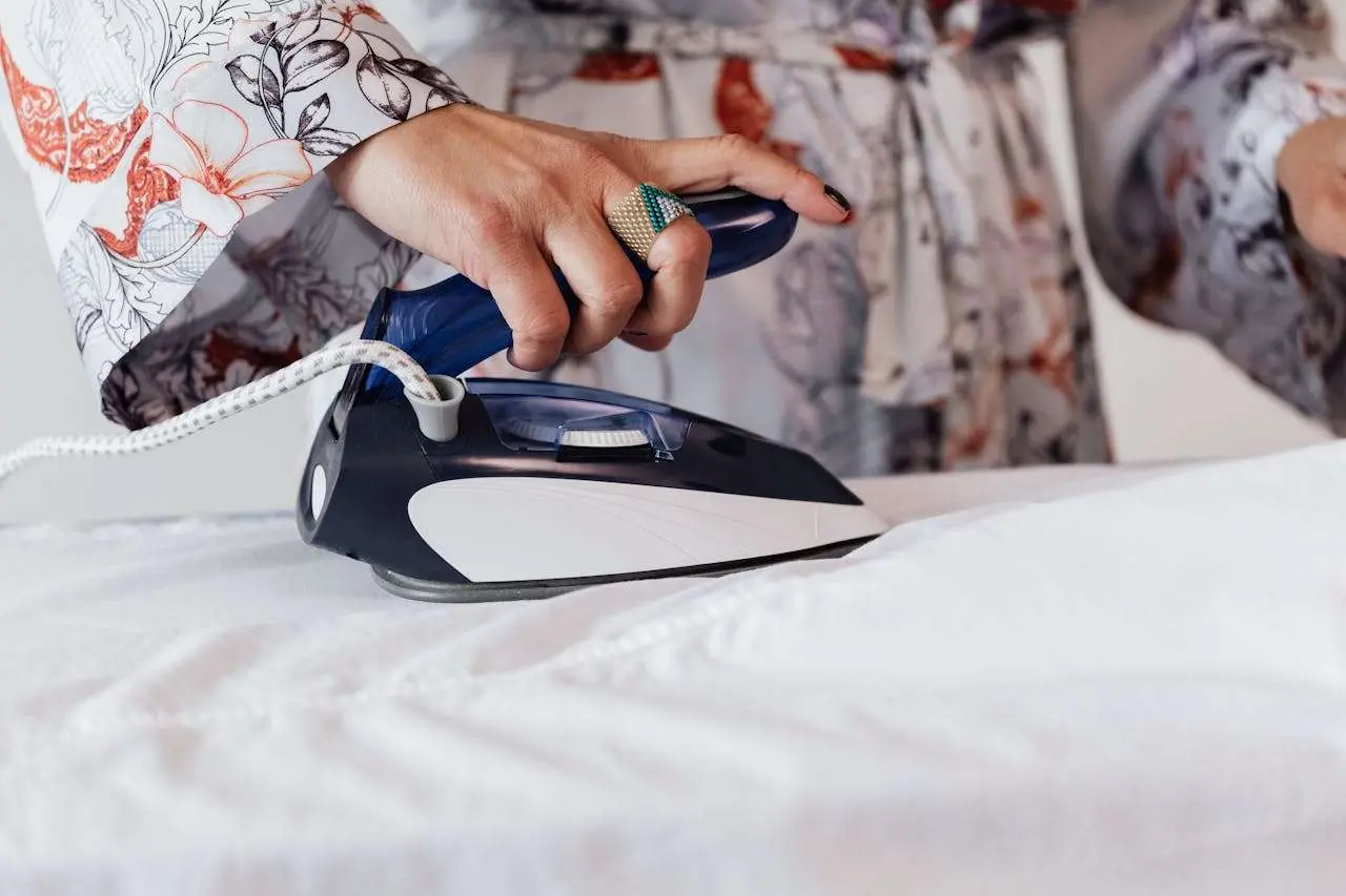 水滴英语小短文，用阅读记住10000单词（日常生活主题 to iron a shirt 熨衬衫，高效记单词）
