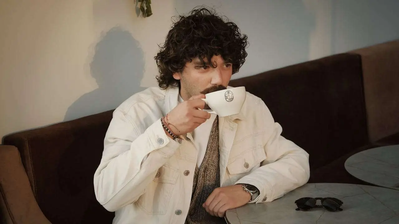 水滴英语小短文，用阅读记住10000单词（面部毛发主题 mustache 胡子，高效记单词）
