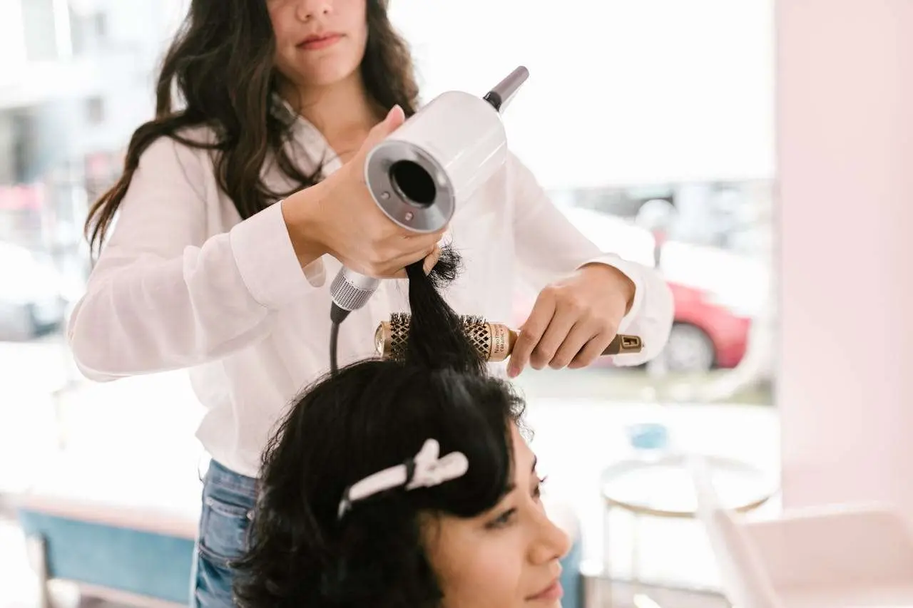 水滴英语小短文，用阅读记住10000单词（美发工具主题 hair dryer 吹风机，高效记单词）