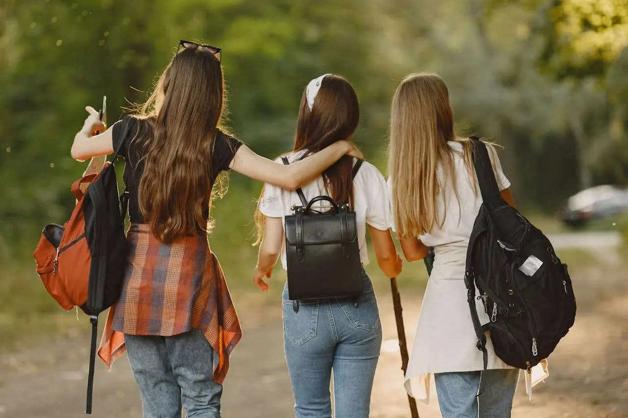 校园友谊主题英语作文：3篇范文+情感表达技巧解析