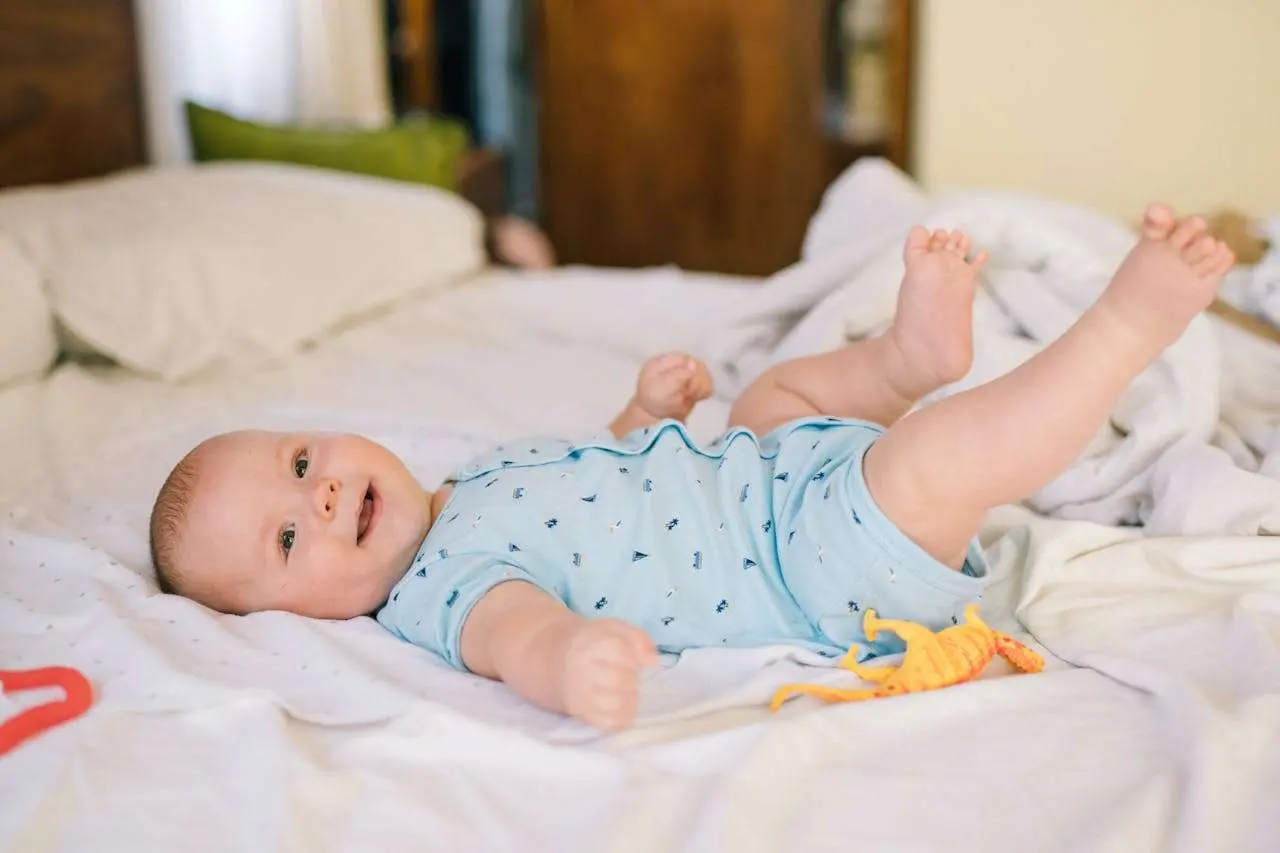 水滴英语小短文，用阅读记住10000单词（婴儿装主题  romper suit 连衫裤，高效记单词）
