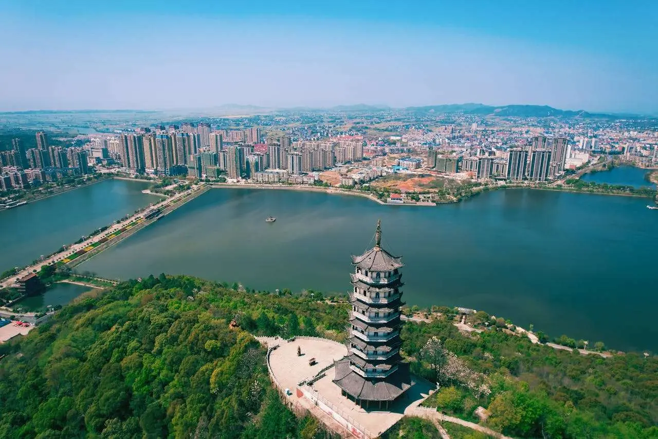 我的家乡：4篇初中英语作文范文+地理文化表达技巧