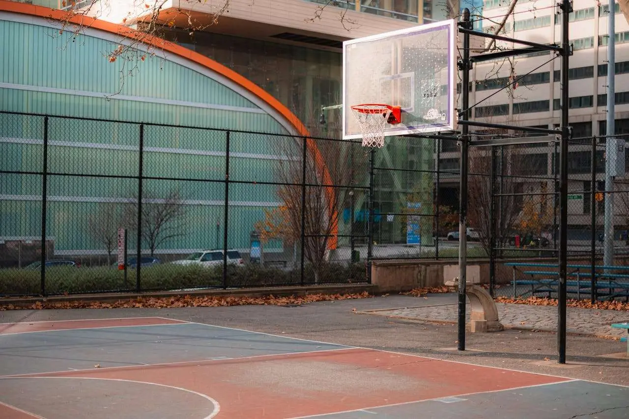 校园生活英语写作指南：4篇真实感人文笔范文