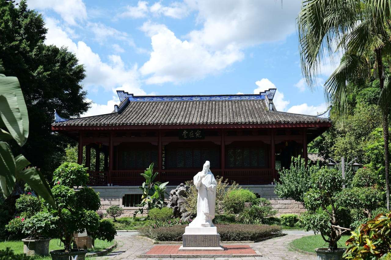 高中英语作文:邀请外国朋友参加郊游的英语邮件（高考英语范文邀请郊游的英语邮件80词带翻译）